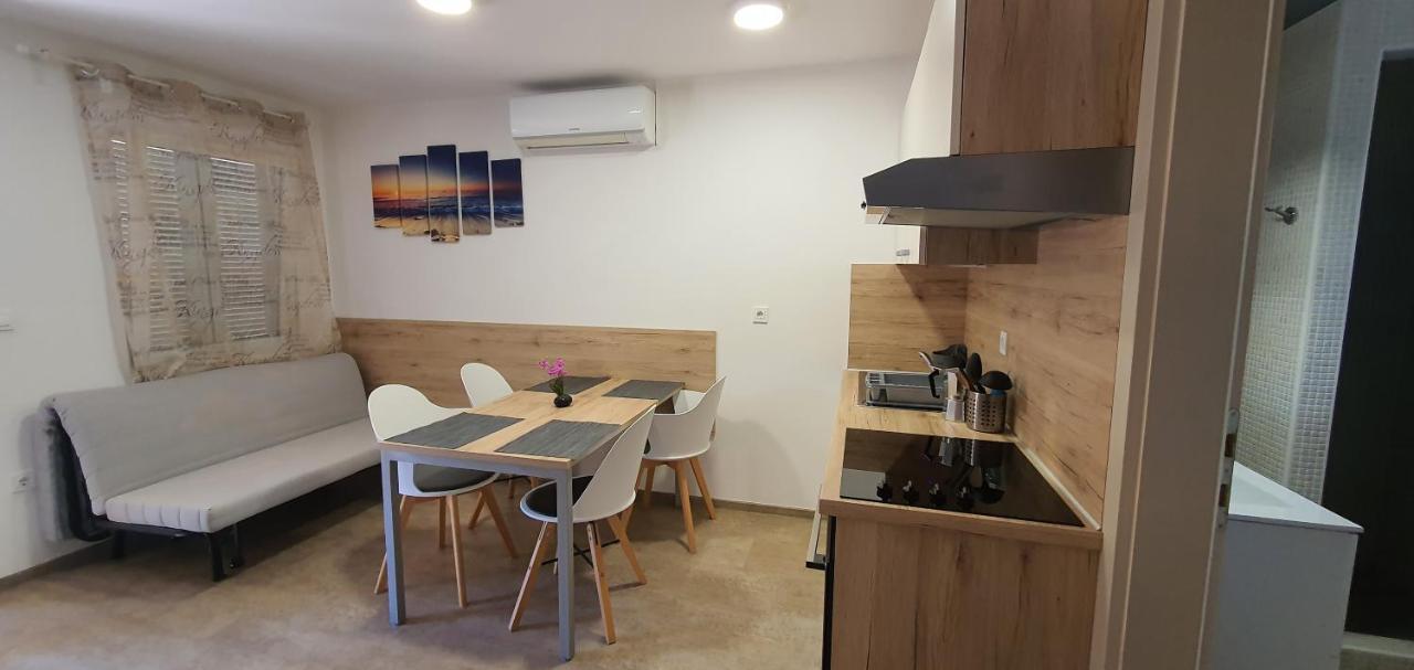 Bungalow Comfort 100 M From The Beach Premantura Exteriér fotografie