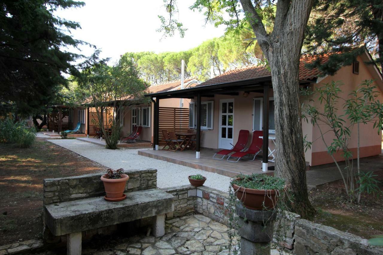 Bungalow Comfort 100 M From The Beach Premantura Exteriér fotografie