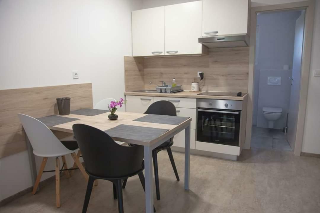 Bungalow Comfort 100 M From The Beach Premantura Exteriér fotografie