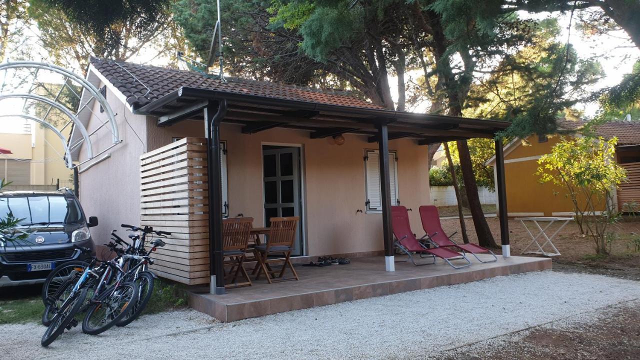 Bungalow Comfort 100 M From The Beach Premantura Exteriér fotografie